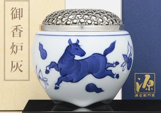 新春を高貴に彩る香炉