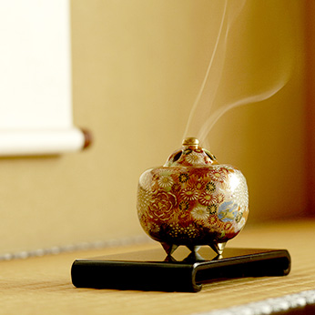 香炉・香皿を使う