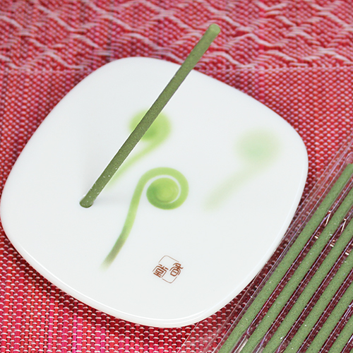 夢の夢　春眠香皿(はるねむり)