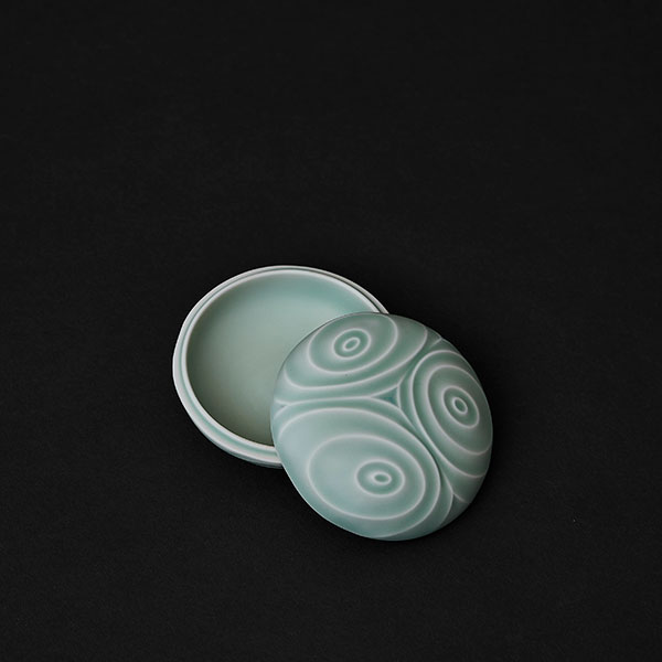 KUNTOU　李荘窯　青磁　香合